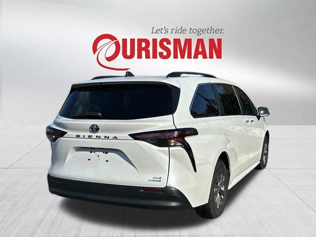 2023 Toyota Sienna XLE