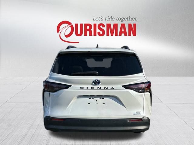 2023 Toyota Sienna XLE