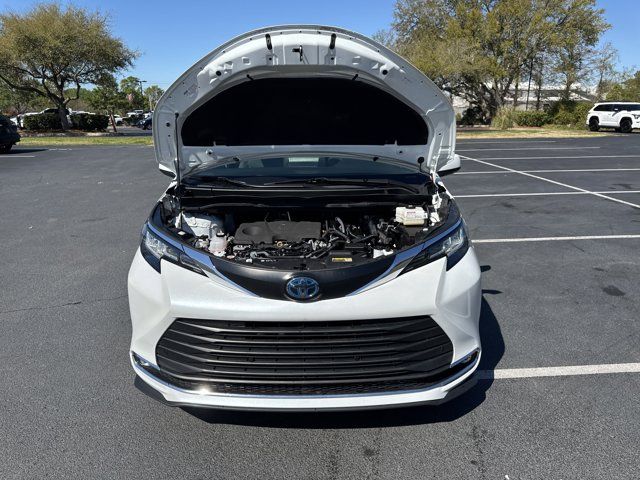 2023 Toyota Sienna XLE