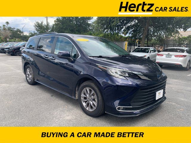 2023 Toyota Sienna XLE