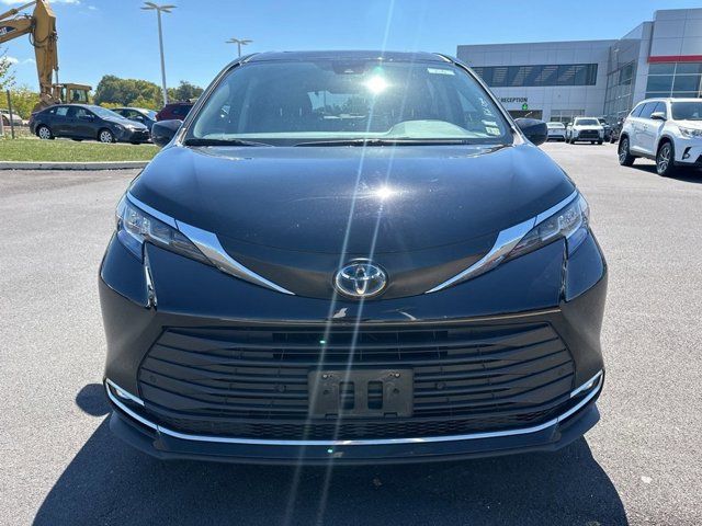 2023 Toyota Sienna XLE