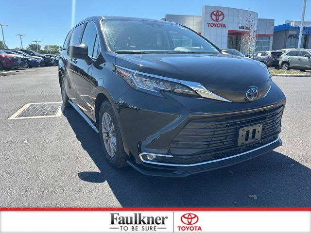 2023 Toyota Sienna XLE