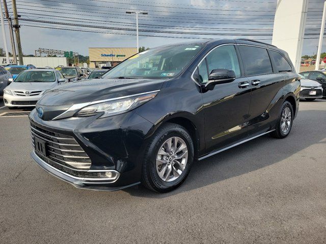 2023 Toyota Sienna XLE