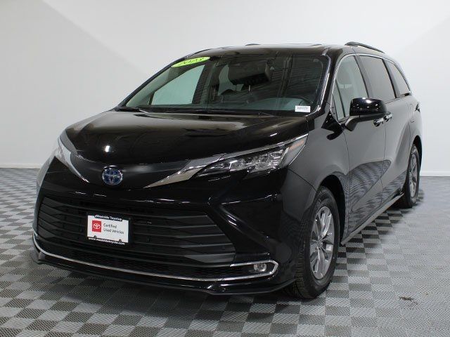 2023 Toyota Sienna XLE