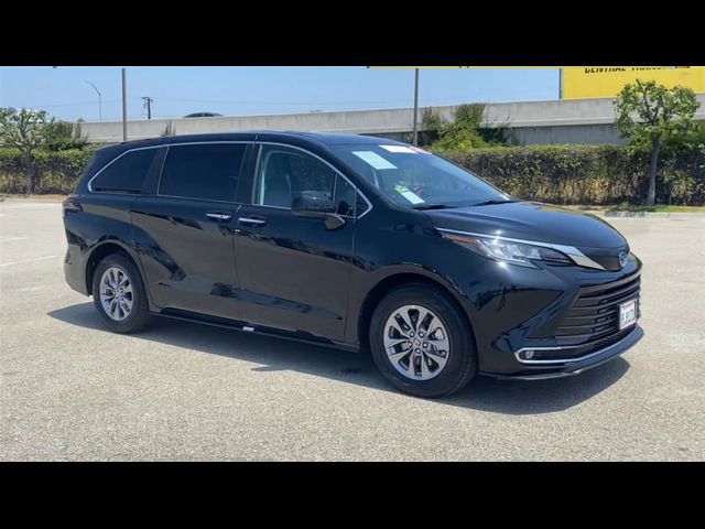 2023 Toyota Sienna XLE