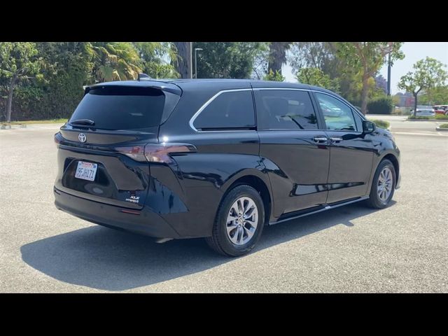 2023 Toyota Sienna XLE