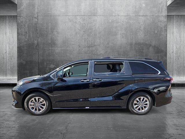 2023 Toyota Sienna XLE