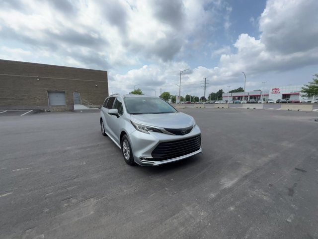 2023 Toyota Sienna XLE