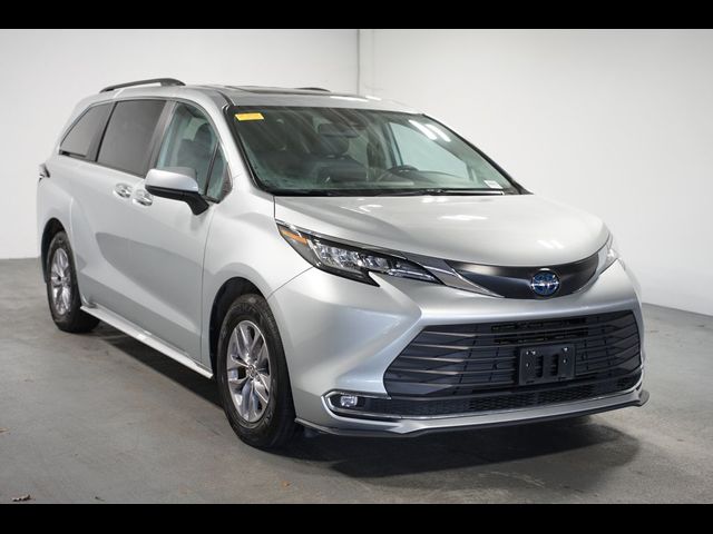 2023 Toyota Sienna XLE