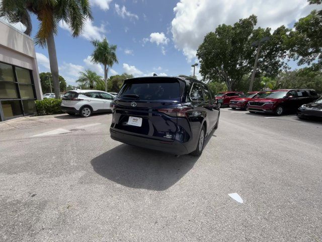 2023 Toyota Sienna XLE