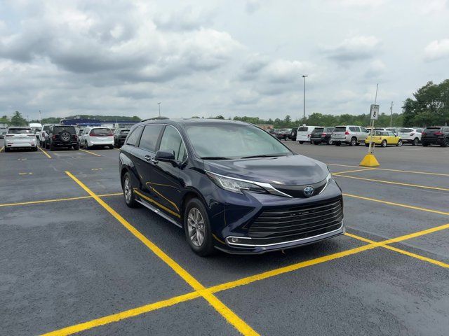 2023 Toyota Sienna XLE