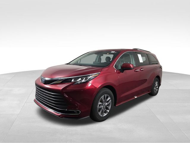 2023 Toyota Sienna XLE