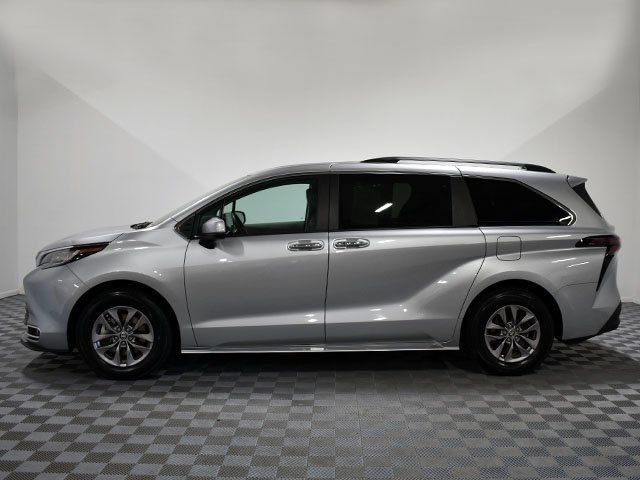 2023 Toyota Sienna XLE