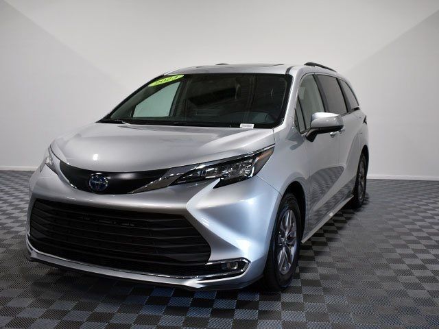 2023 Toyota Sienna XLE