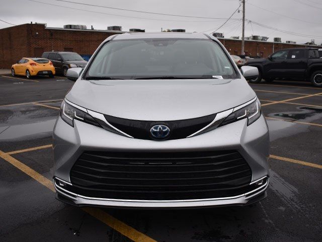 2023 Toyota Sienna XLE