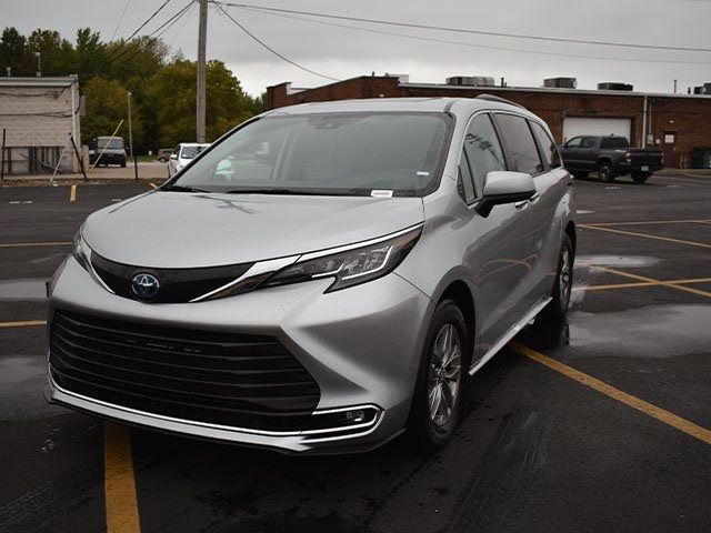 2023 Toyota Sienna XLE