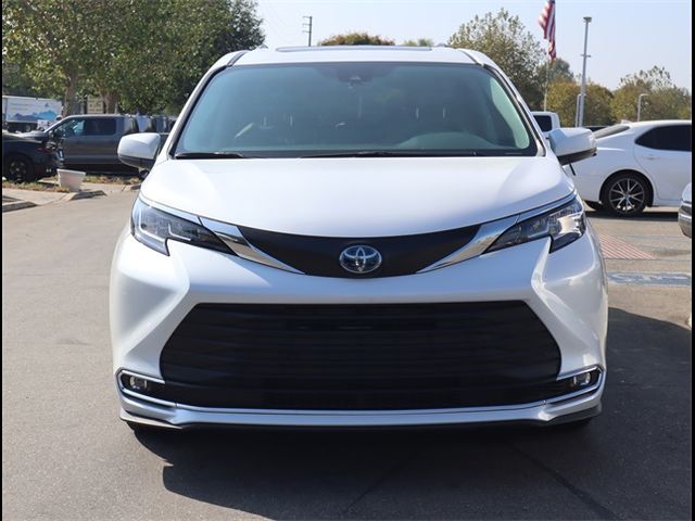 2023 Toyota Sienna XLE