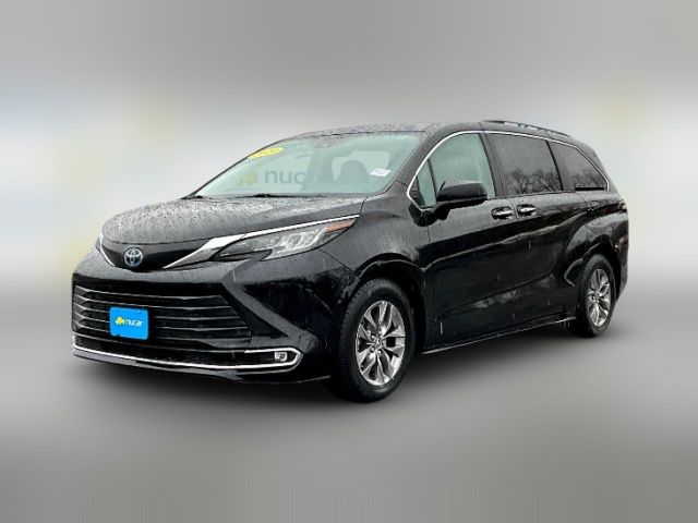 2023 Toyota Sienna XLE