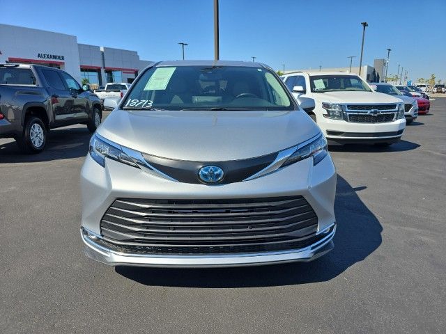 2023 Toyota Sienna XLE