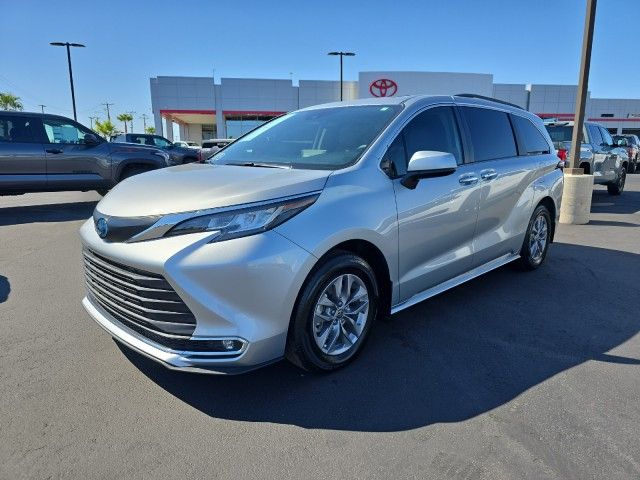 2023 Toyota Sienna XLE