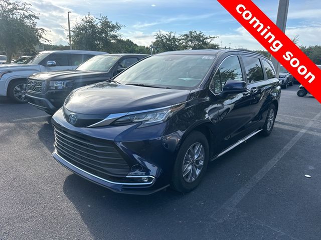 2023 Toyota Sienna XLE