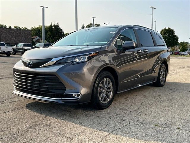 2023 Toyota Sienna XLE