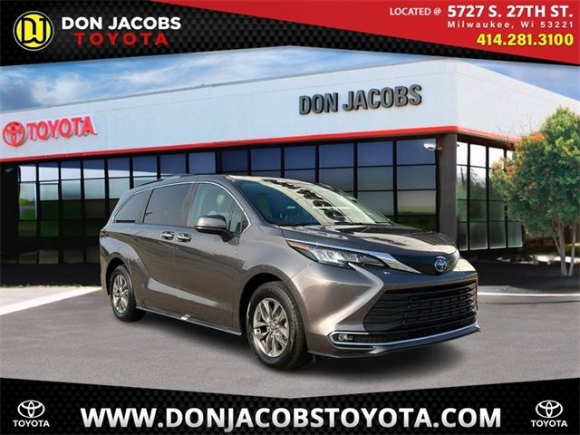 2023 Toyota Sienna XLE