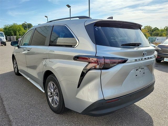 2023 Toyota Sienna XLE