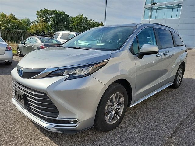 2023 Toyota Sienna XLE