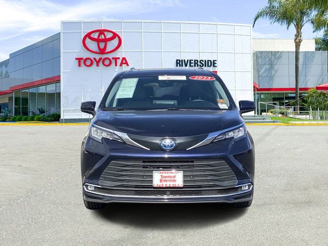 2023 Toyota Sienna XLE