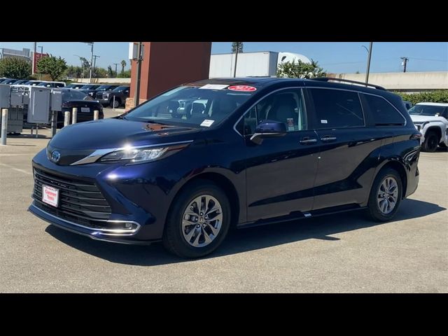 2023 Toyota Sienna XLE