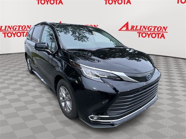 2023 Toyota Sienna XLE