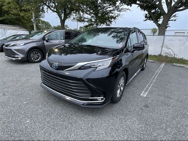 2023 Toyota Sienna XLE