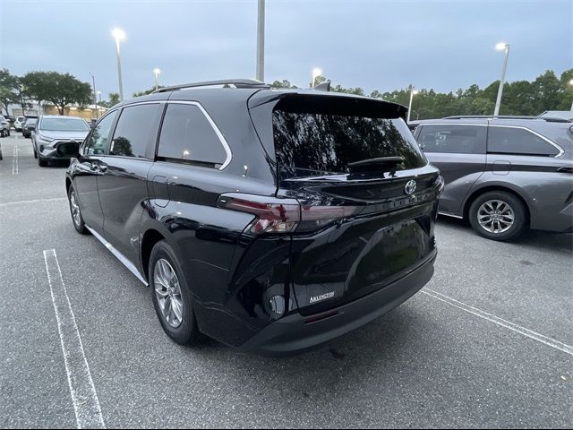 2023 Toyota Sienna XLE