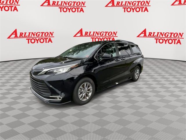 2023 Toyota Sienna XLE