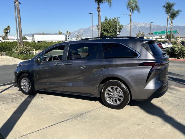 2023 Toyota Sienna XLE