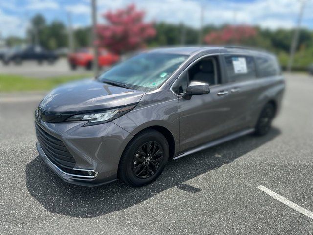 2023 Toyota Sienna XLE