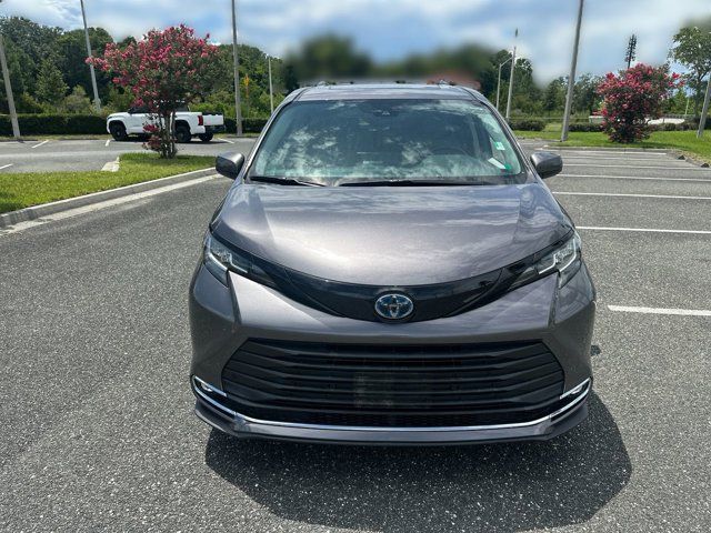 2023 Toyota Sienna XLE