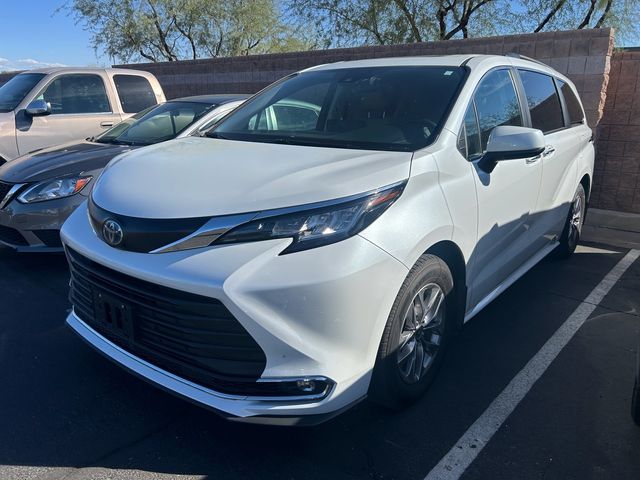 2023 Toyota Sienna XLE