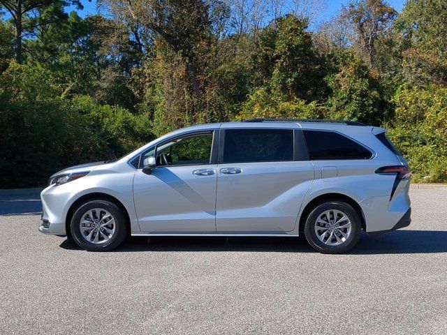 2023 Toyota Sienna XLE