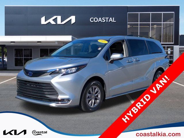 2023 Toyota Sienna XLE