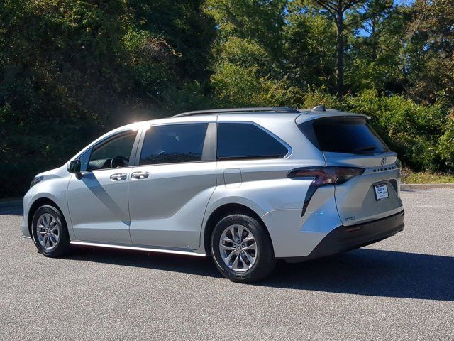 2023 Toyota Sienna XLE