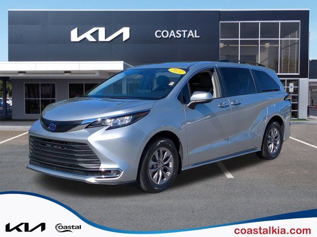 2023 Toyota Sienna XLE