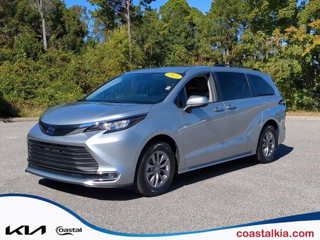 2023 Toyota Sienna XLE