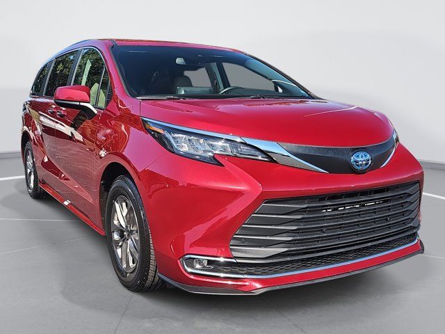 2023 Toyota Sienna XLE