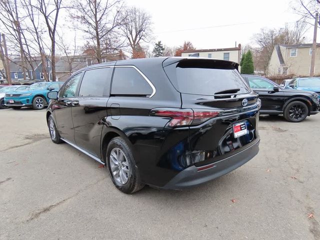 2023 Toyota Sienna XLE