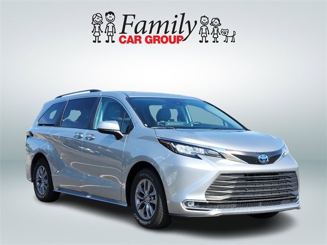 2023 Toyota Sienna XLE