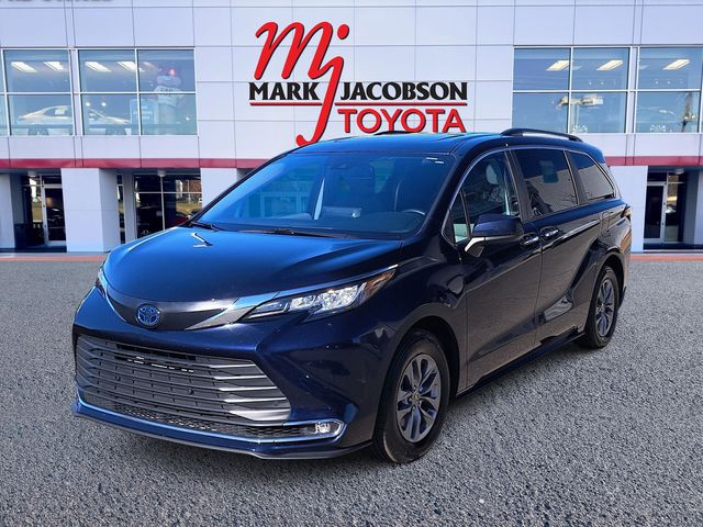 2023 Toyota Sienna XLE