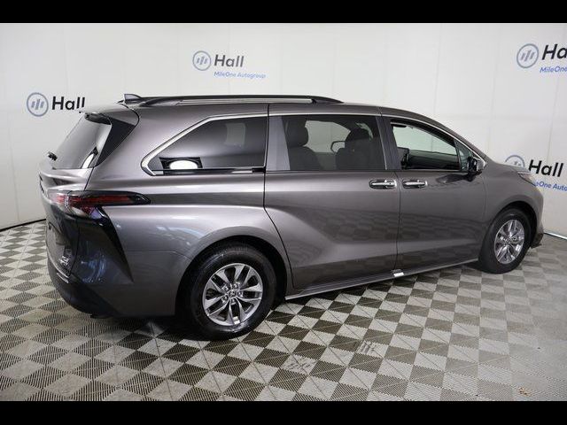 2023 Toyota Sienna XLE