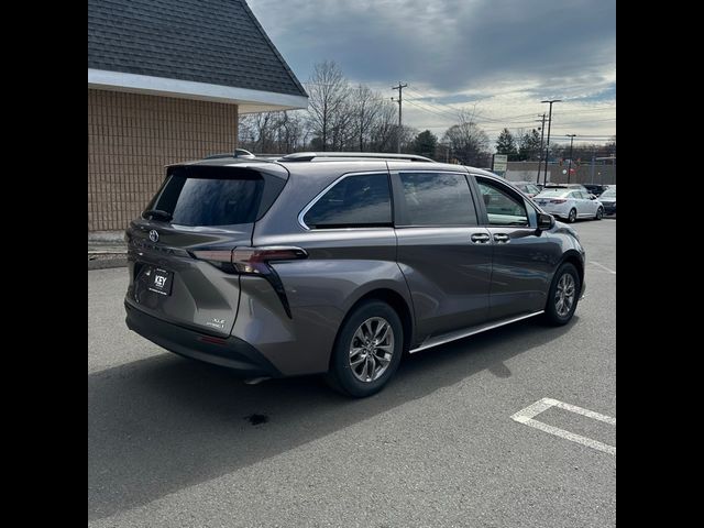 2023 Toyota Sienna XLE